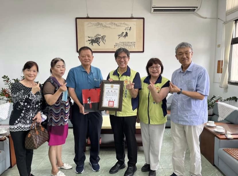 臺中市榮服處攜手中華佛教善緣慈善會關懷百歲榮民溫馨話家常
