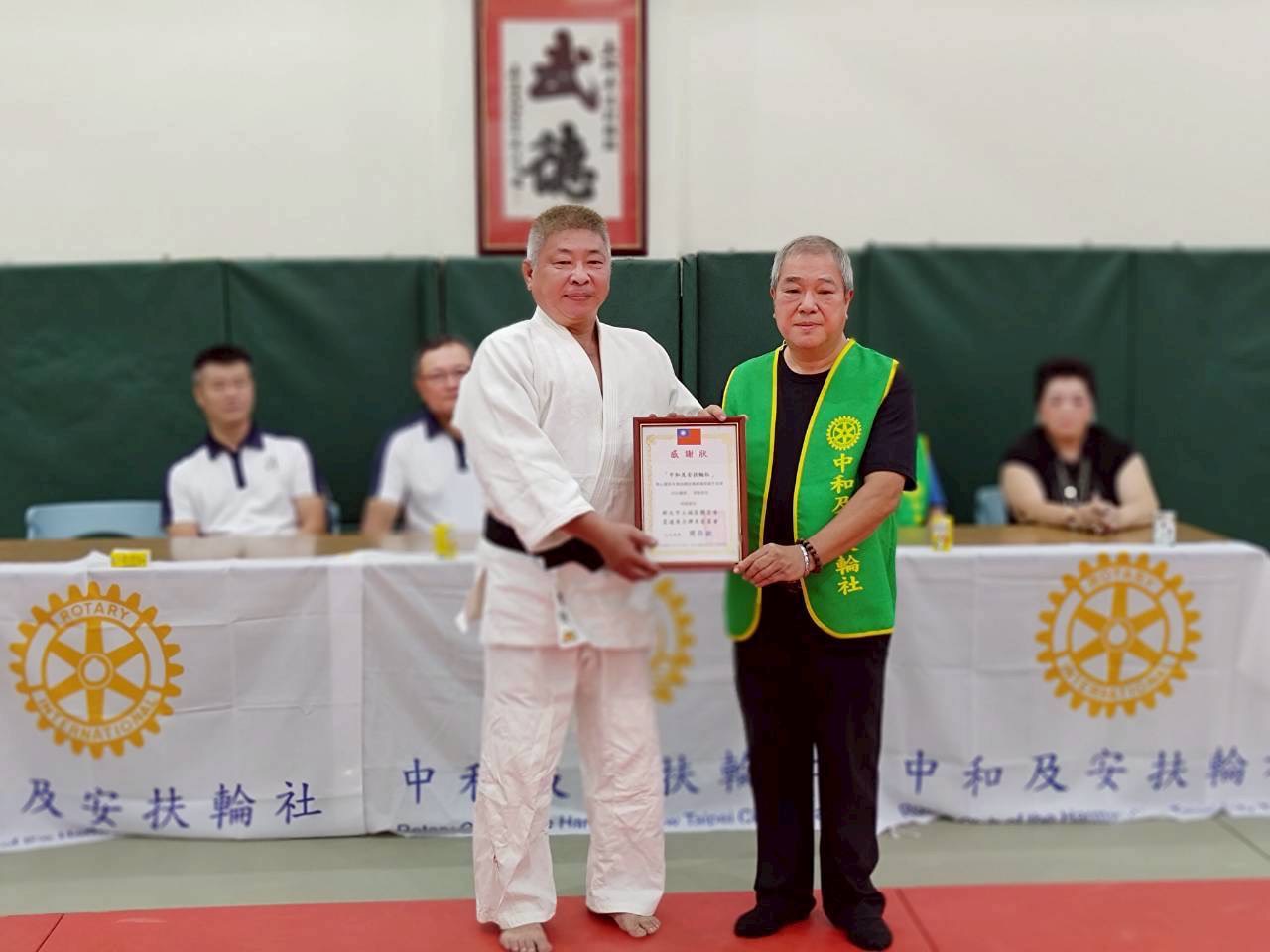 中和及安扶輪社 長期支持土城柔道館　表揚優秀學員弘揚武德精神
