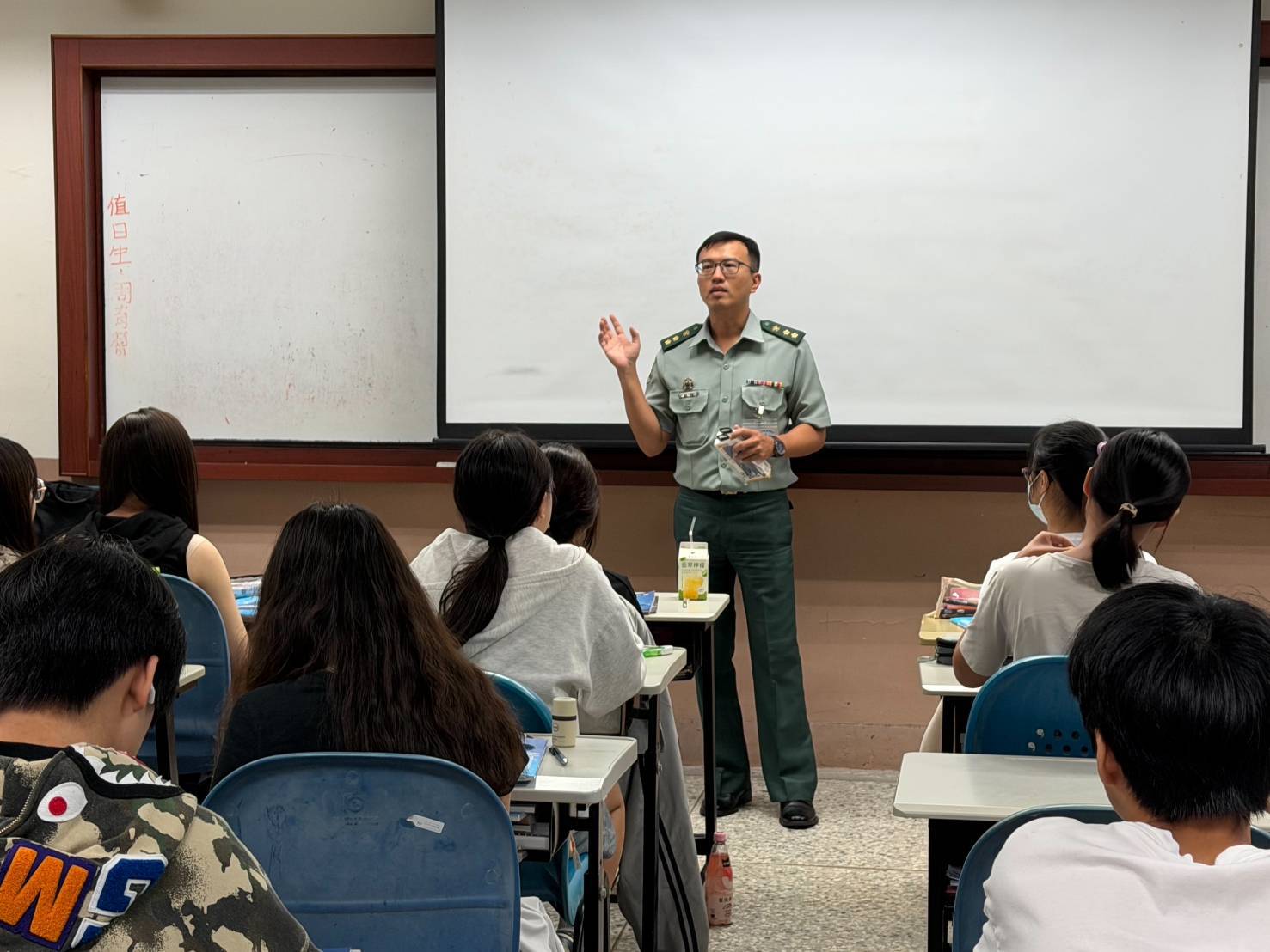 走入校園說國防 新北市後備指揮部推動全民國防向下紮根