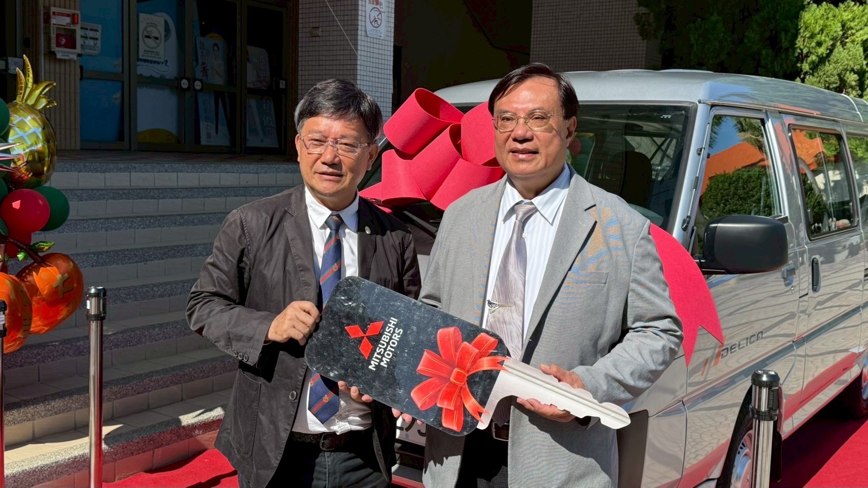 建國科技大學校友總會捐贈招生專車 祝賀母校60週年校慶