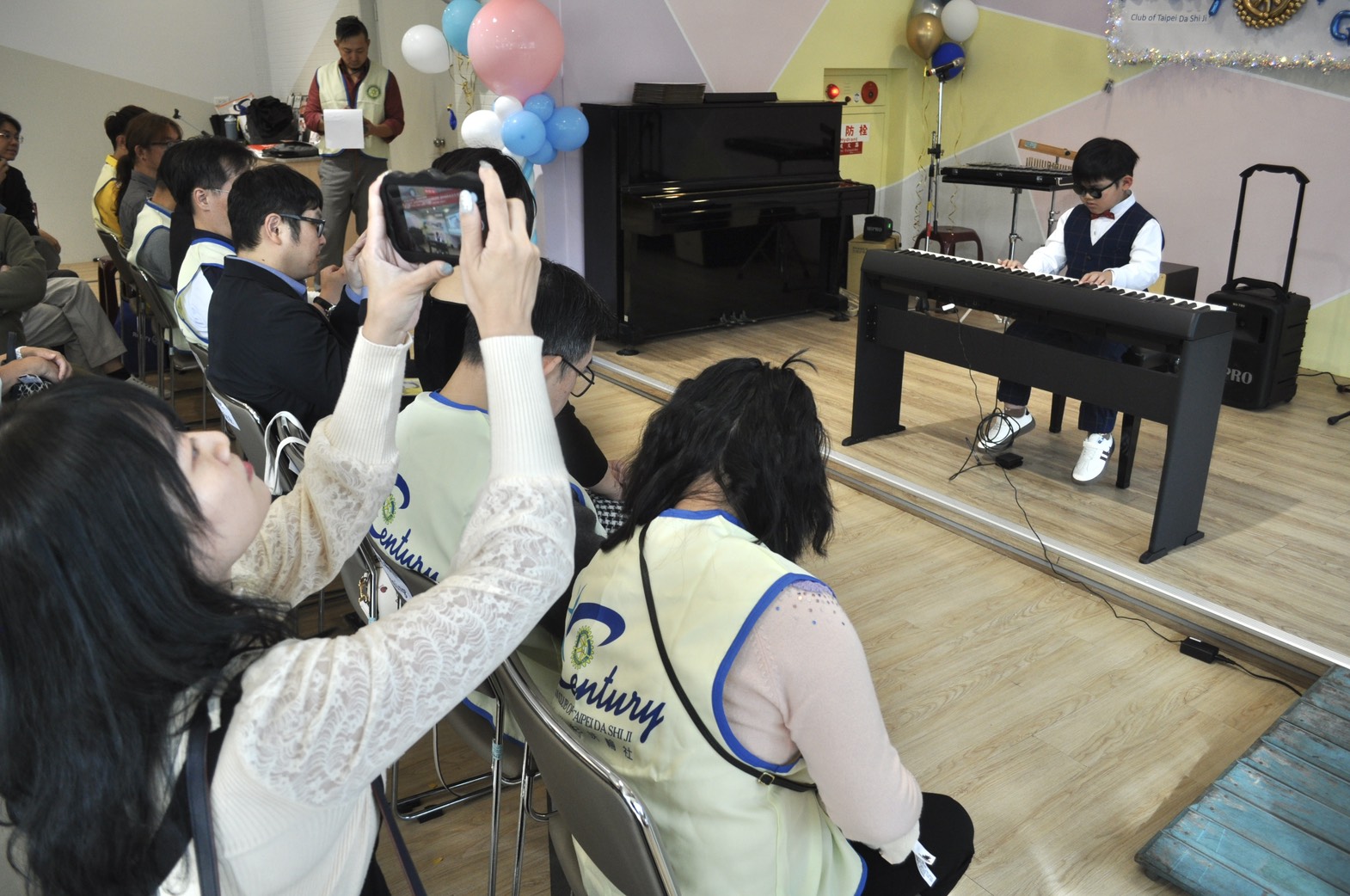 啟明童聲甜暖公益舞台 扶輪偕醒吾點亮孩子未來