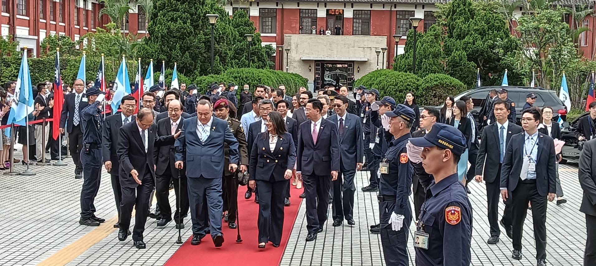 瓜地馬拉總統訪台是民主國家間相互守護的表徵，更是台瓜兩國邦誼深厚的最佳例證
