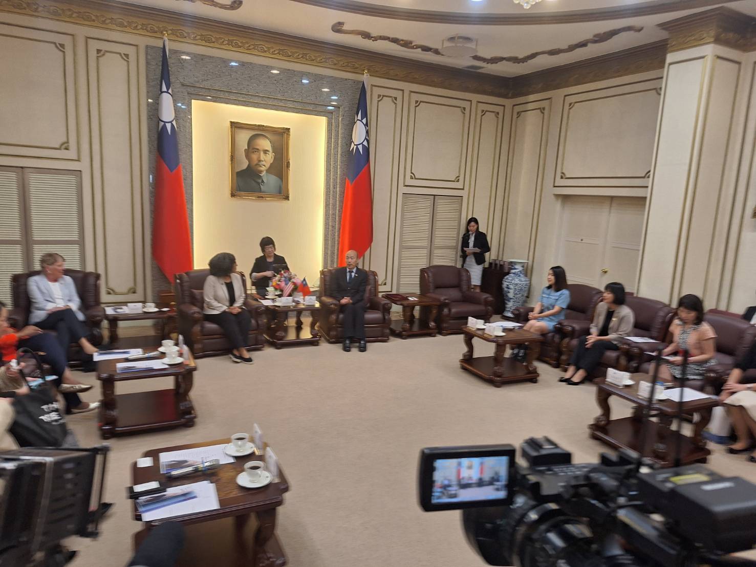 立法院韓國瑜院長接見「美國聯邦眾議員史崔珂蘭訪問團」
