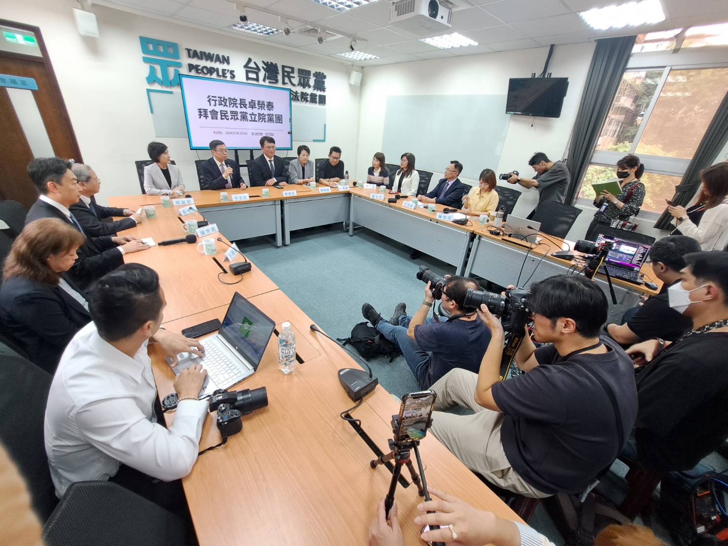 拜會立法院民眾黨團 卓揆：行政團隊全力落實均衡臺灣、促進國內觀光發展、供應安全穩定電力等目標