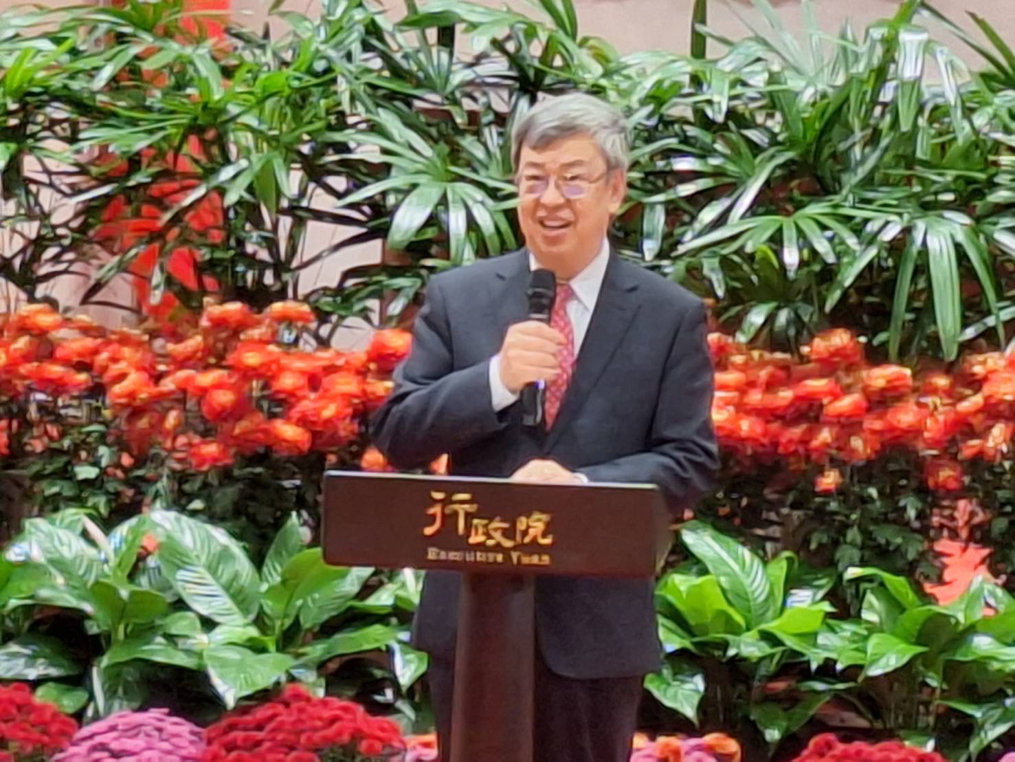 113/02/15 甲辰年農曆初六日行政院長帶領行政團隊，舉行新春團拜。