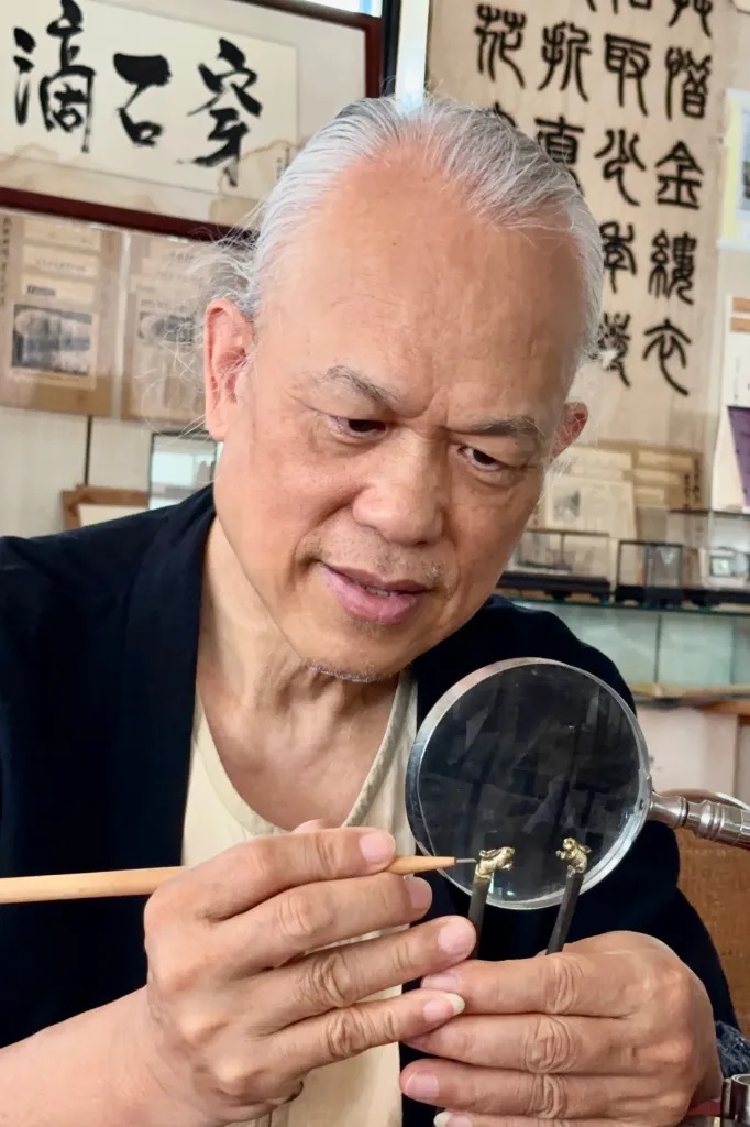 作品收藏於自有的毫芒雕刻博物館的毫芒藝術家陳逢顯