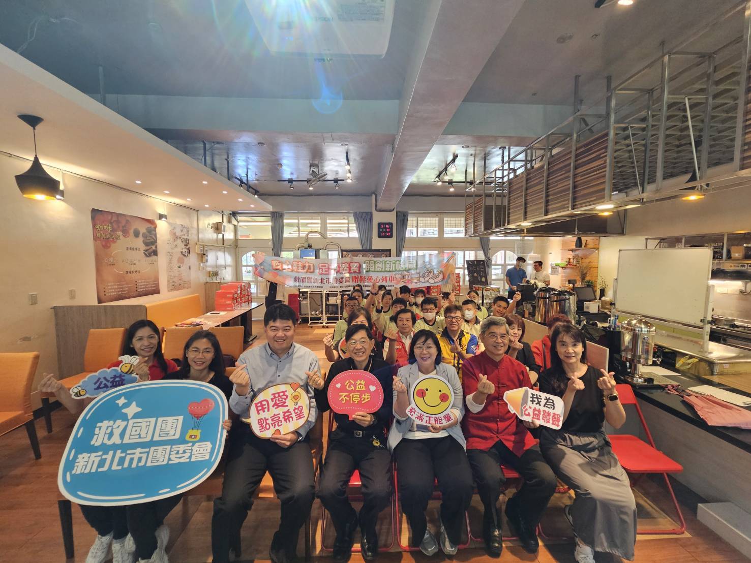 新北市救國團愛心列車前往板橋光復高中 助80位特教學生穿新鞋