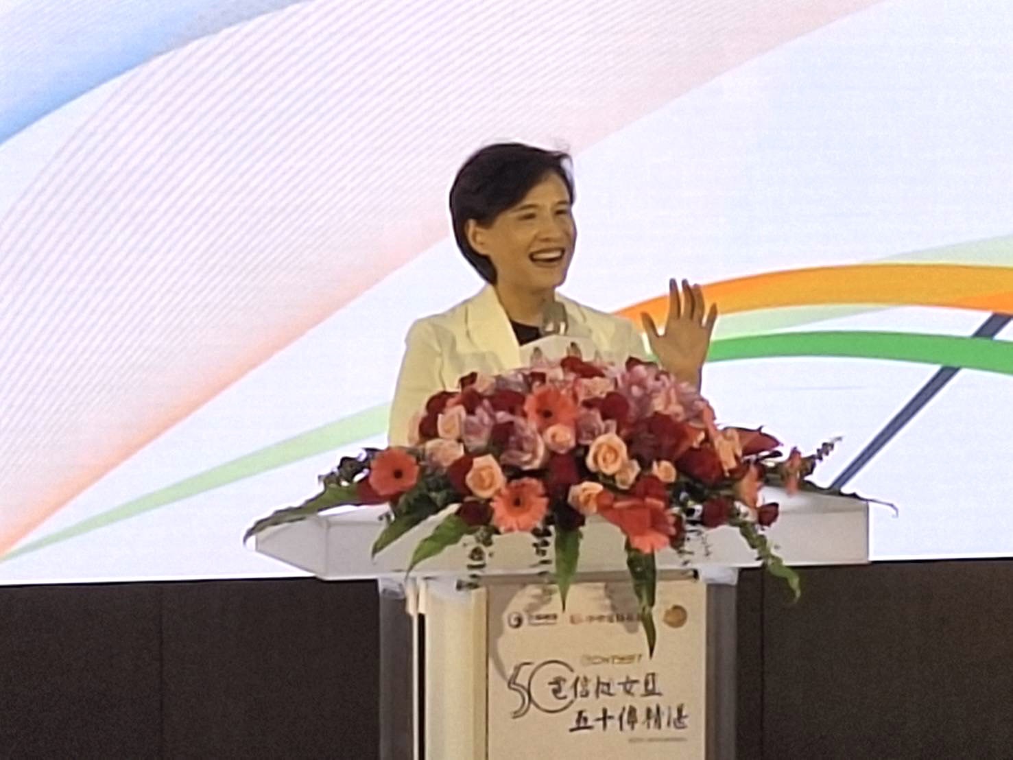 鄭麗君副院長出席「中華電信女籃50週年慶典」 盼透過運動讓世界看到臺灣