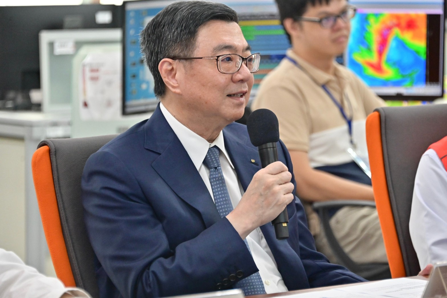 卓揆赴氣象署關心凱米颱風動態 