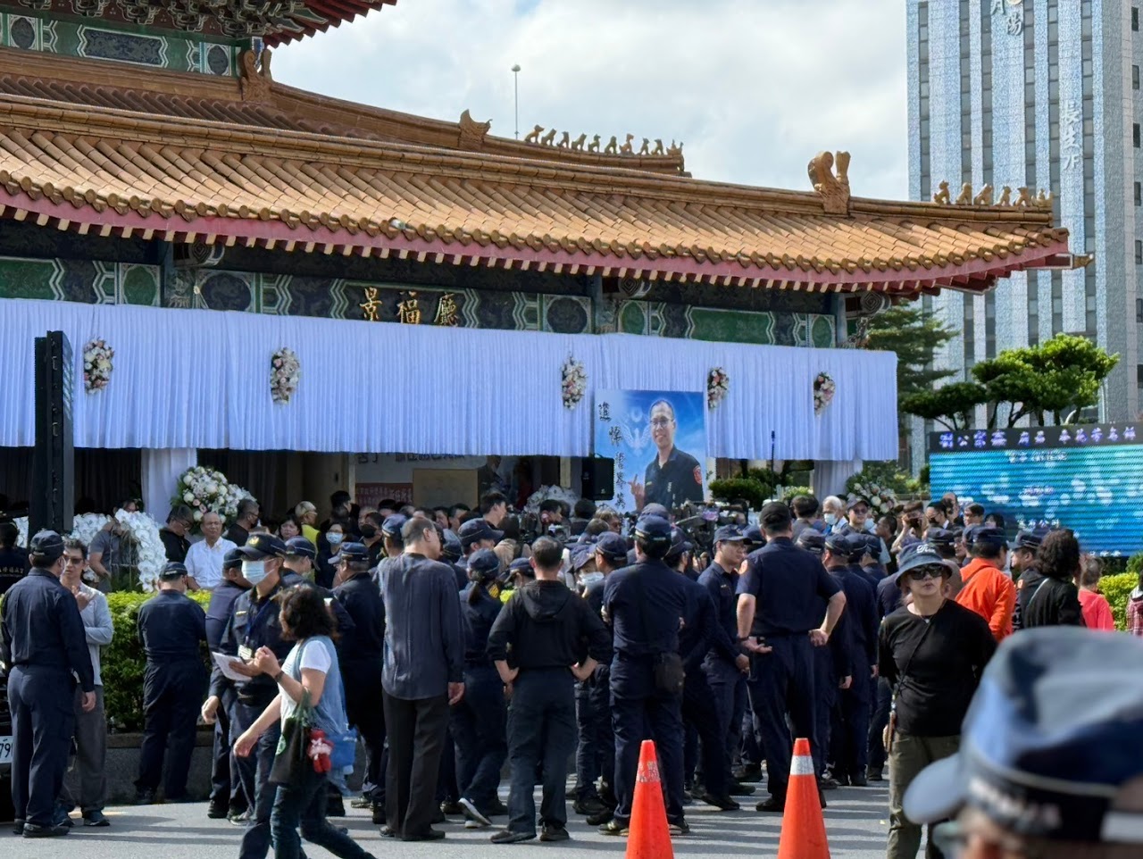 因公殉職所長今公祭追晉組長獲頒總統褒揚令與警察楷模獎章並入忠烈祠