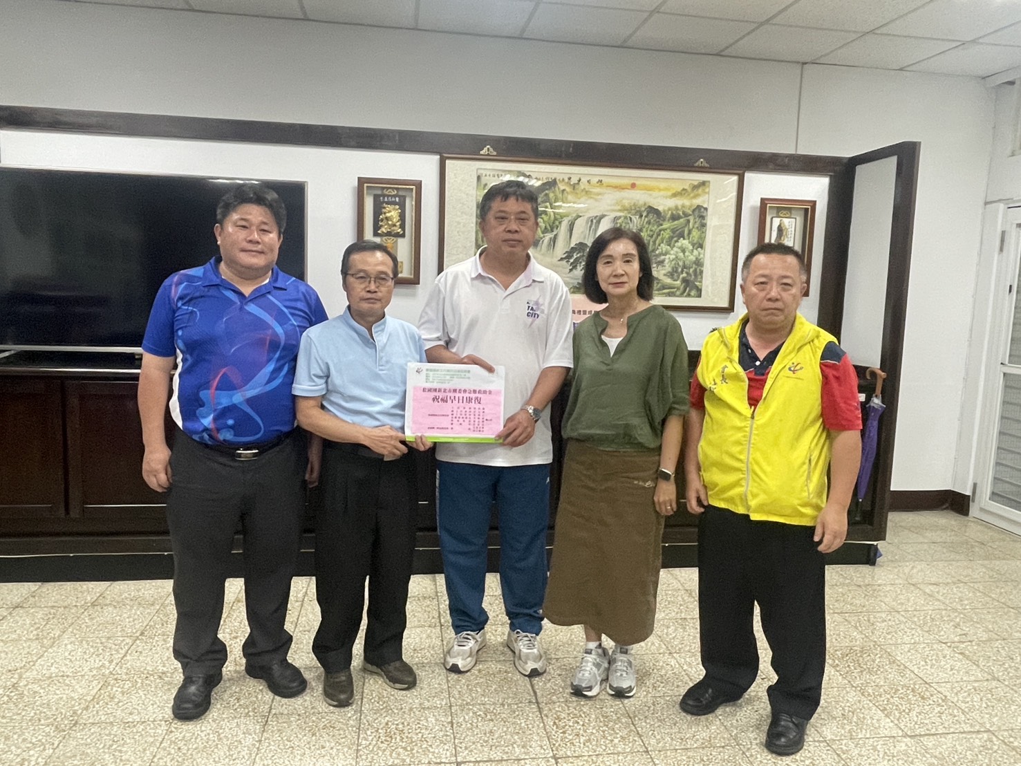 救國團新北市團委會關懷行動　慰問三峽國中車禍受傷學生
