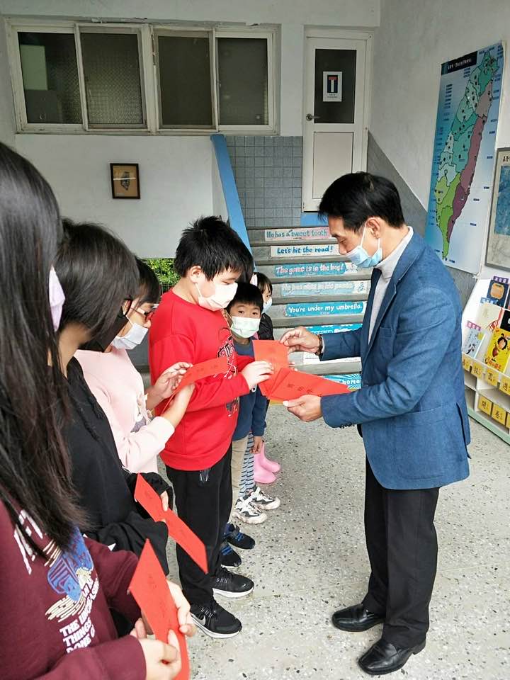 【一生福報新聞】基隆市為愛傳承關懷協會回饋基隆，幫助清寒學子，捐贈獎助學金