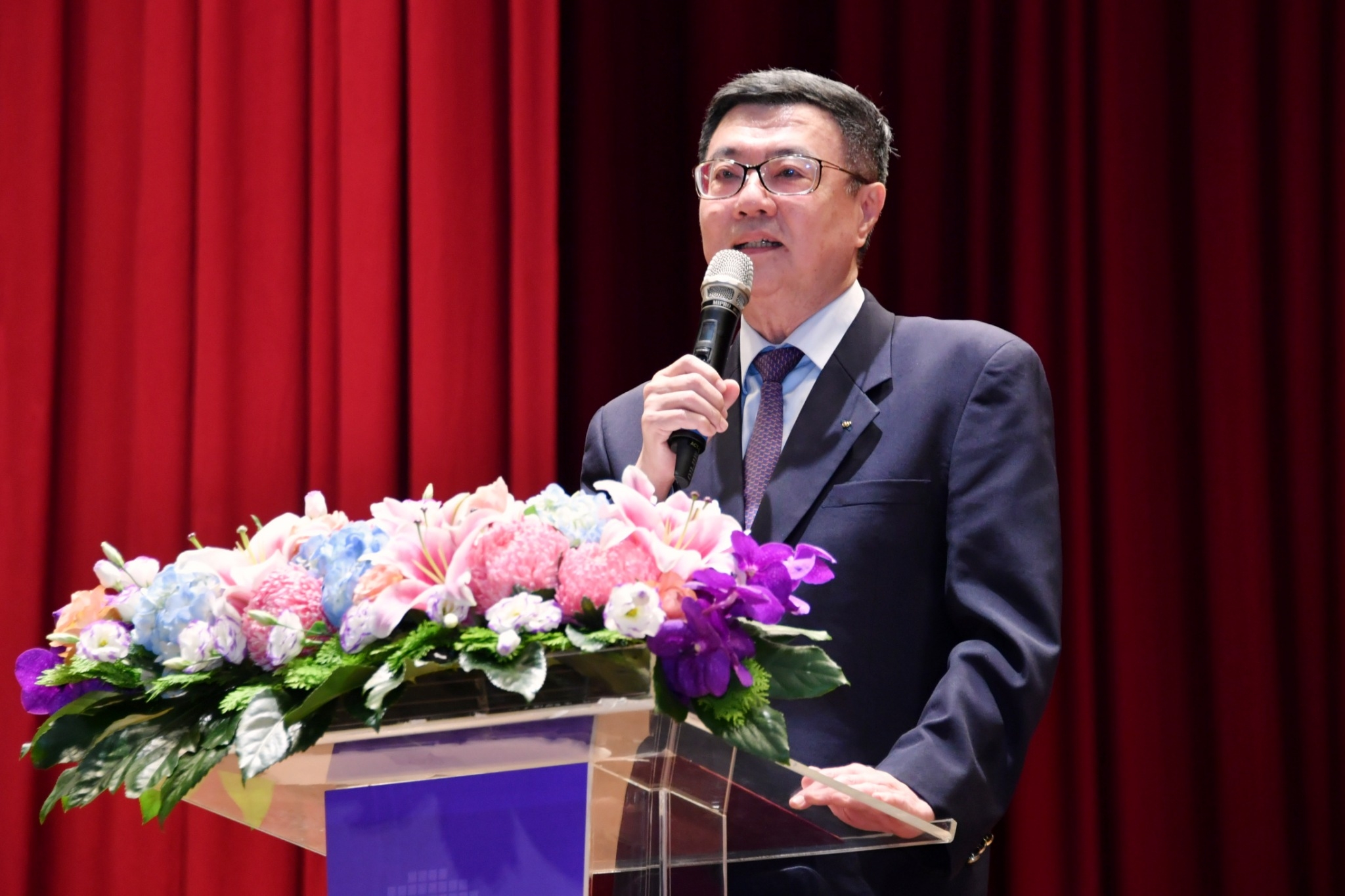 新竹科學園區管理局長交接 卓揆期許持續擦亮竹科金字招牌 維持全球產業供應鏈關鍵領先地位