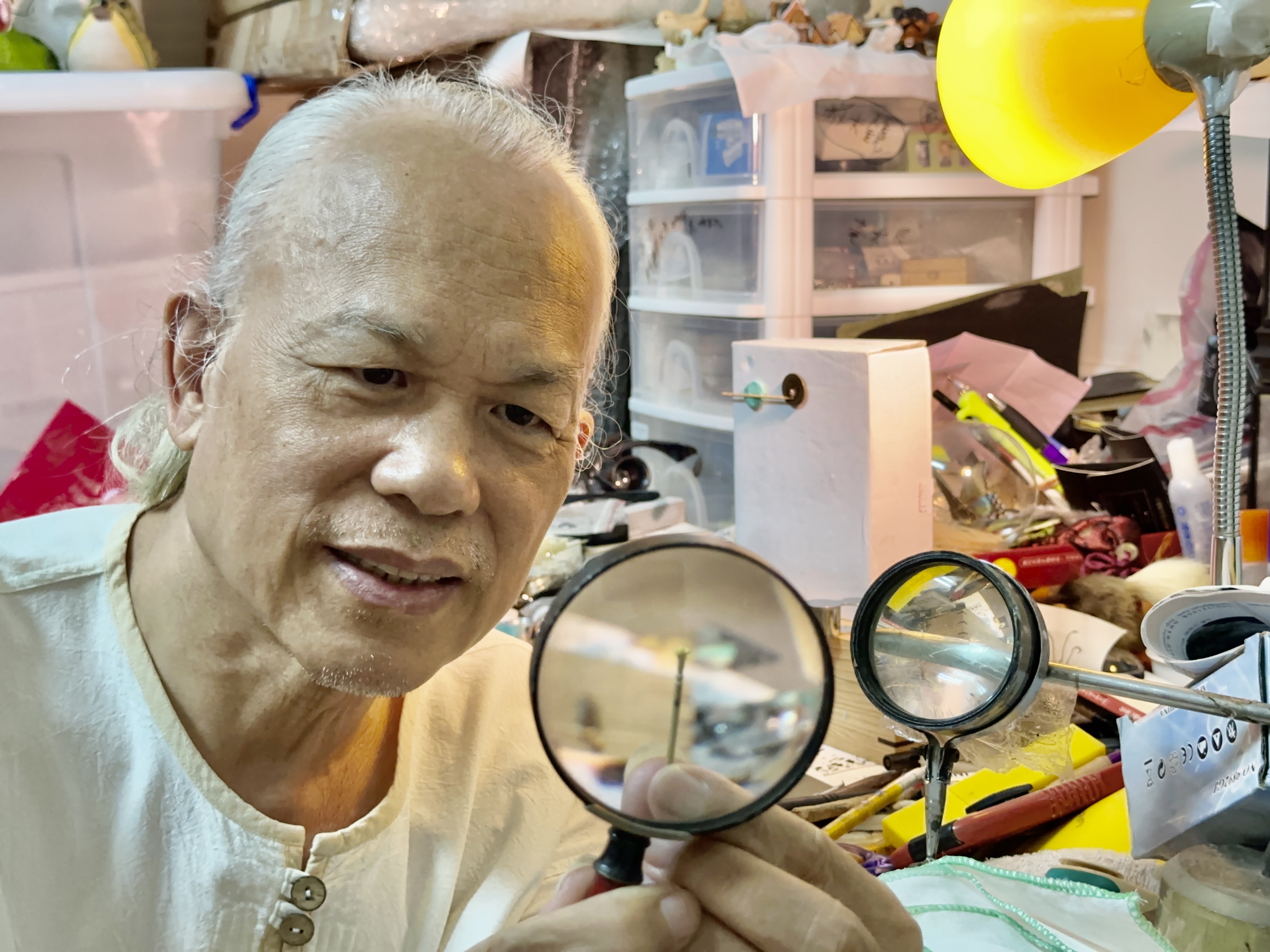 世界最小雕刻”黃金小汽車”