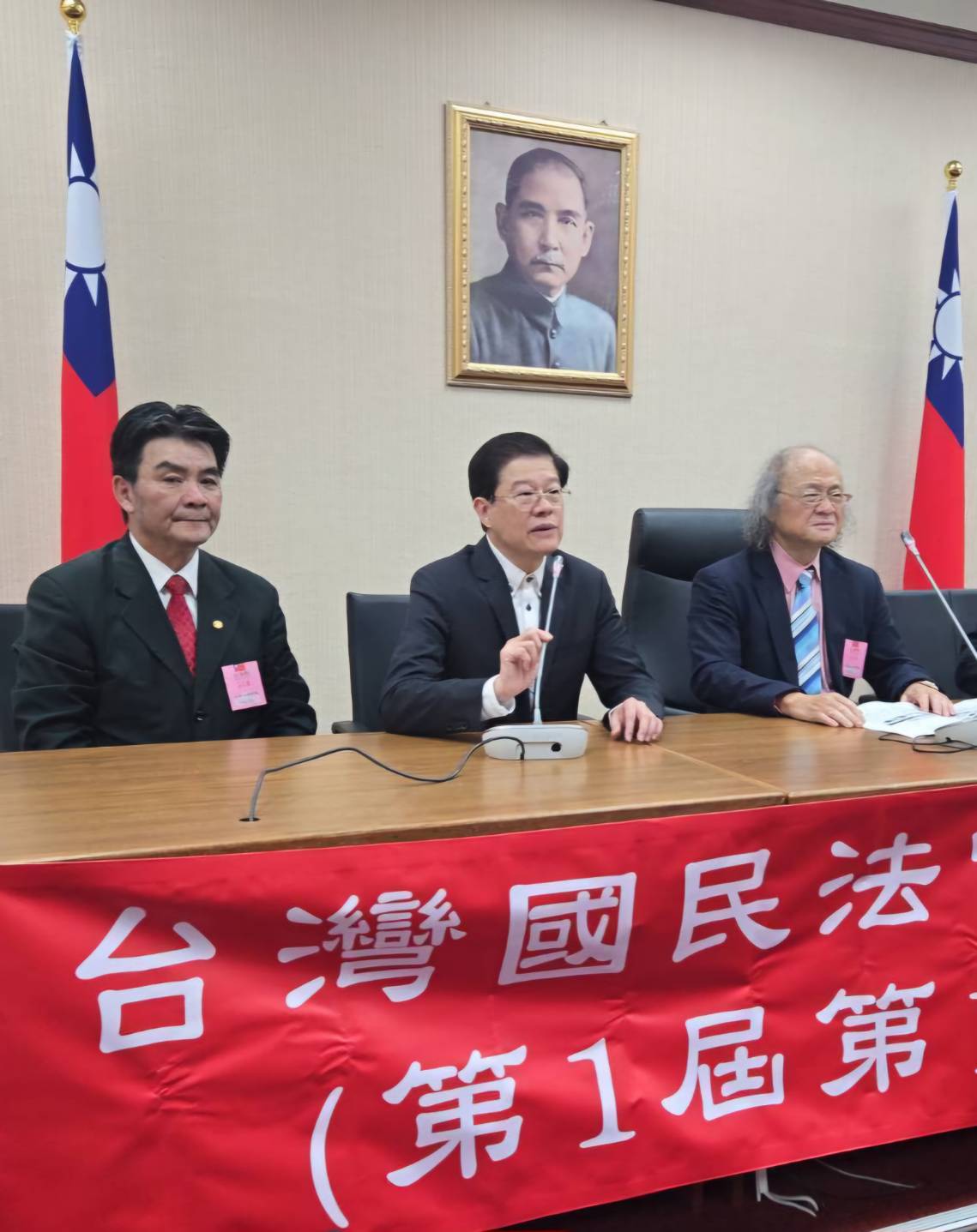 台灣國民法官協會今天正式成立 袁天明出任首屆理事長