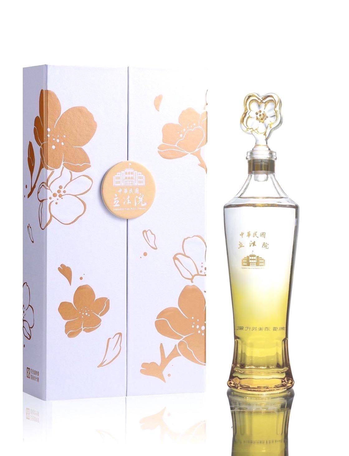 立法院新款紀念酒正式推出 閃耀國會嶄新風貌 陳香雅釀民意底蘊