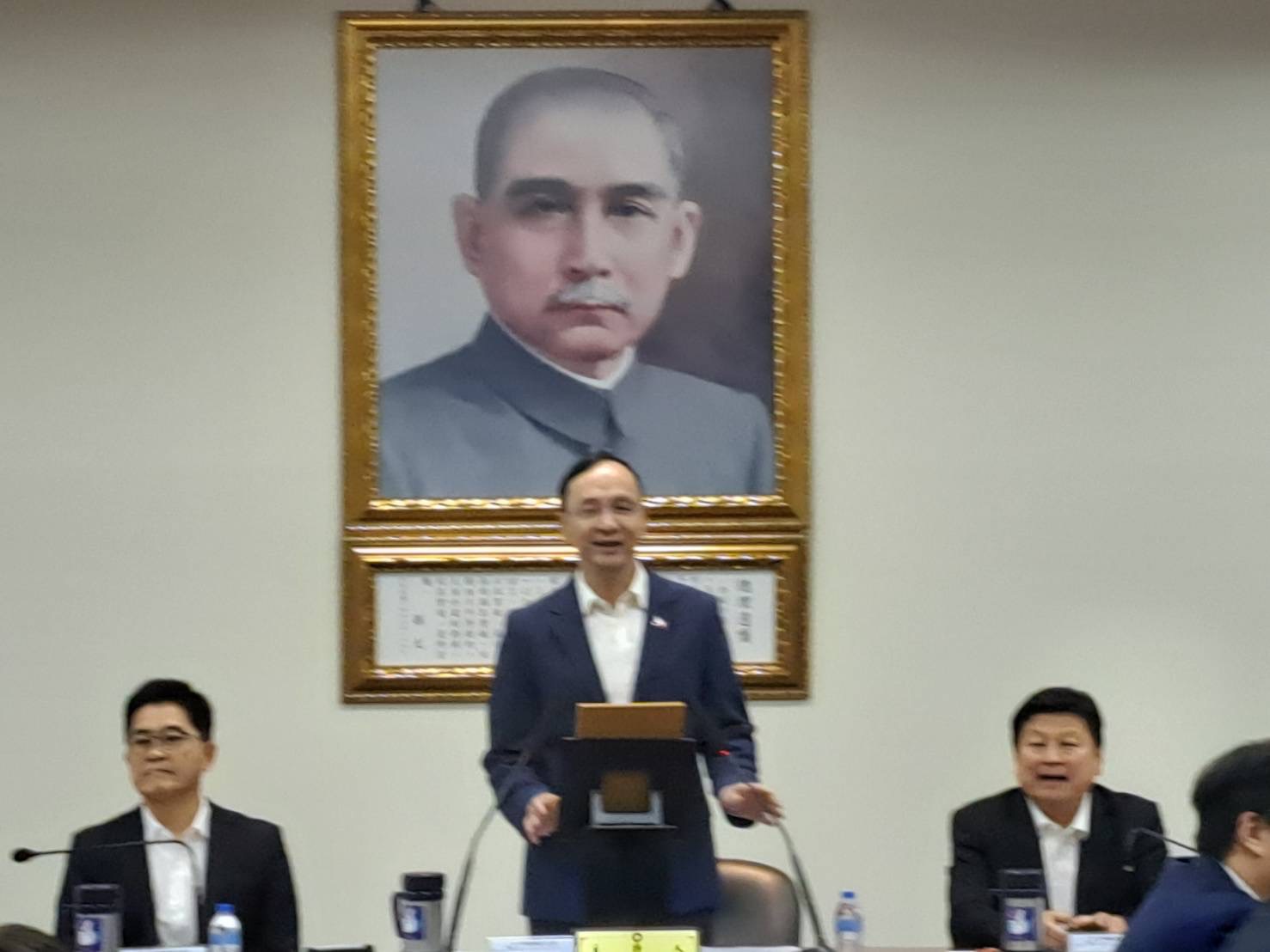 朱主席籲行政院懸崖勒馬 尊重法律尊重三黨的主決議